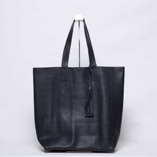 Visuel - Grand Sac Shopper Cuir Bleu Noir - avec pompon - ordinari.shop