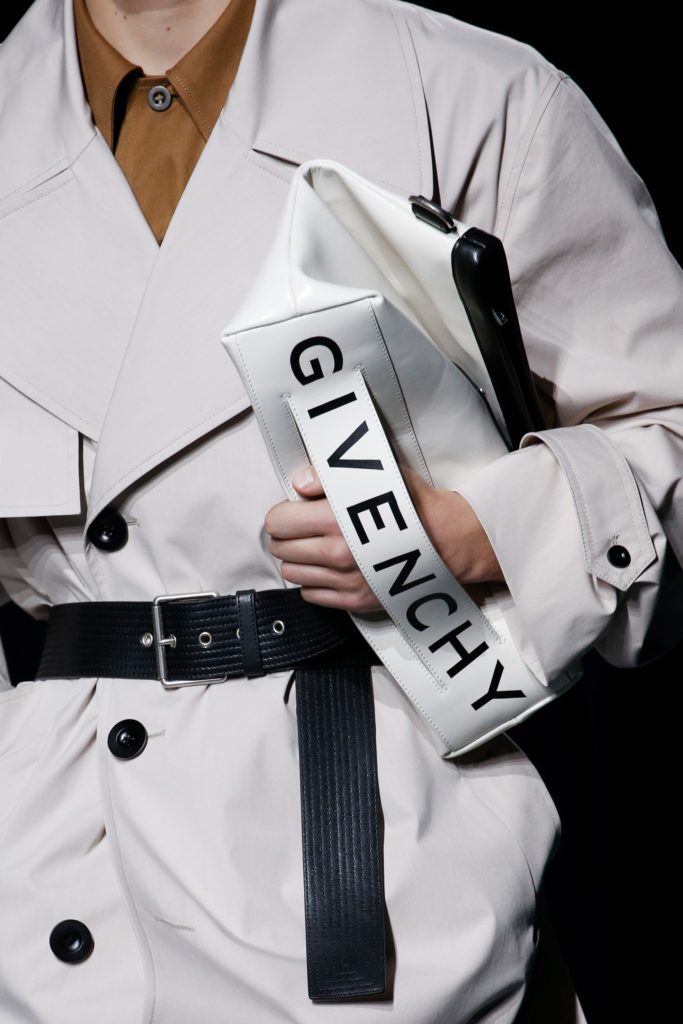 Visuel sac typo Givenchy - Tendances 2019 - ordinari.shop